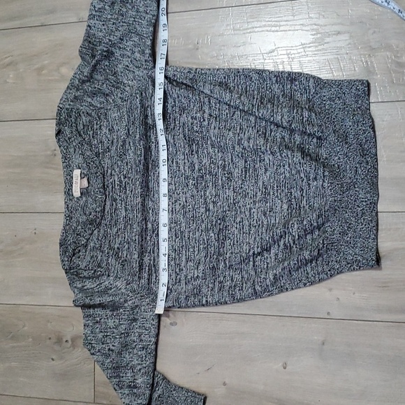 Like New Sweater - Picture 6 of 8